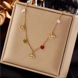 Women’s necklace